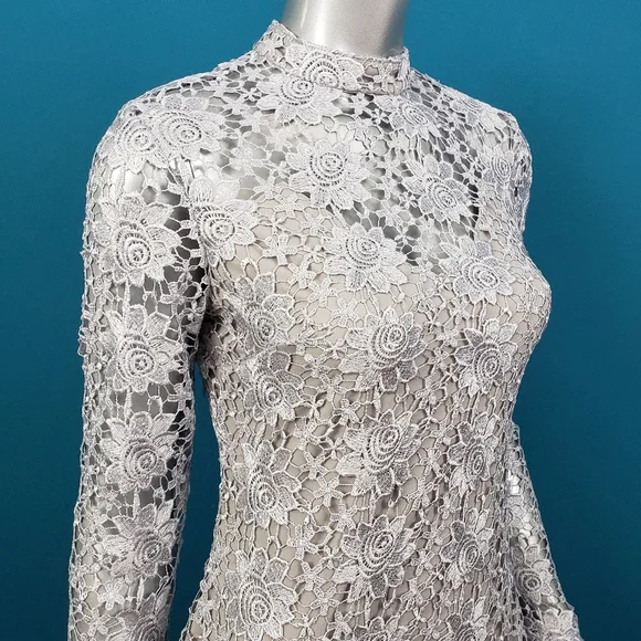 🆕️ 🎬 CLUB L LONDON Silver Crochet Lace Midi Dress // (NWT) - Picture 6 of 12